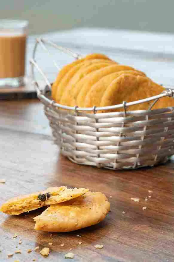 Gol mathi, Dal biji, Aloo lachha, Chana Jor, Makhana, Kaju Burfi (Gift ...